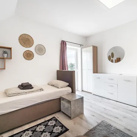 Stilles Landidyll Am Feldrand - Vier-zimmer-wohnung Inklusive Kueche, Wifi & Tv * הרפורד