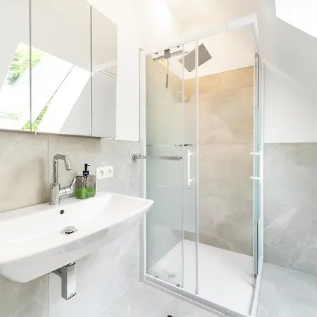 Stilles Landidyll Am Feldrand - Vier-zimmer-wohnung Inklusive Kueche, Wifi & Tv דירה *